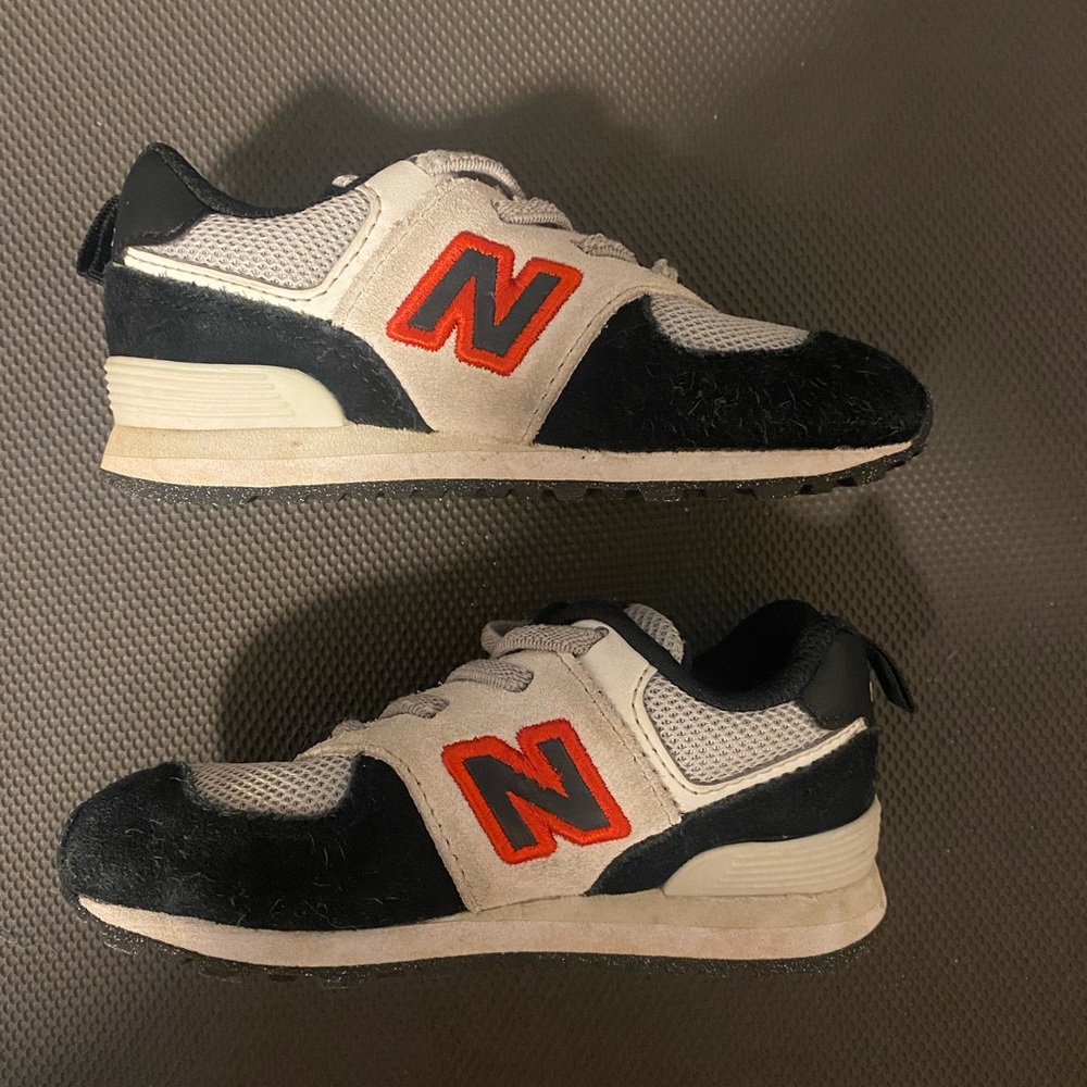 New Balance Suede & Cloth Classic Sneakers Kids Size 8